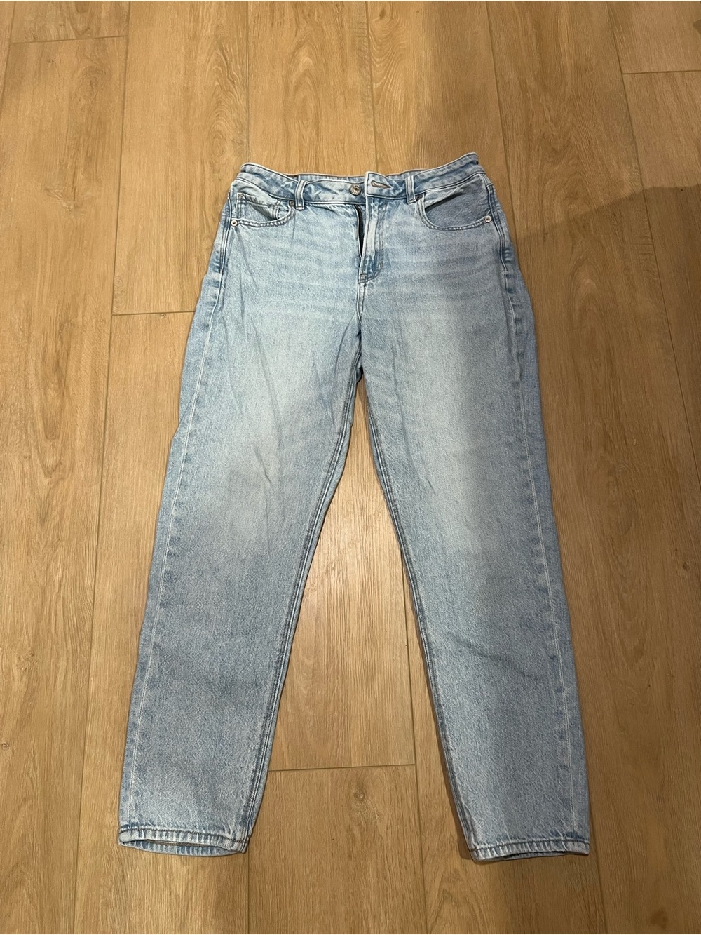 American Eagle Strigid Mom Jeans Light Wash Blue High Waisted Denim Womens 6